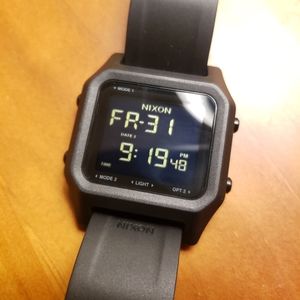 Nixon staple watch